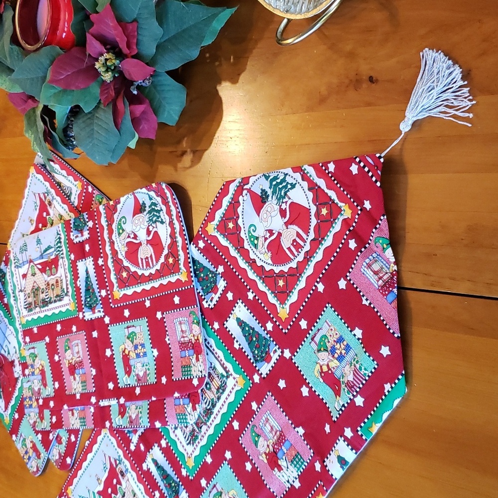 Elf on a Shelf Table Runner and 4 Placemats - Picture 5 of 8